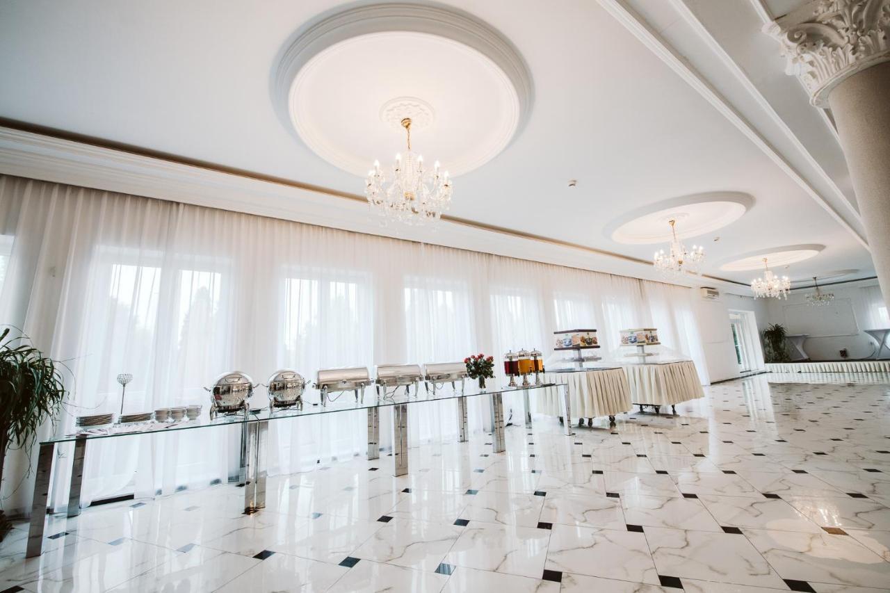 Hotel Groman Сенкоцин Экстерьер фото